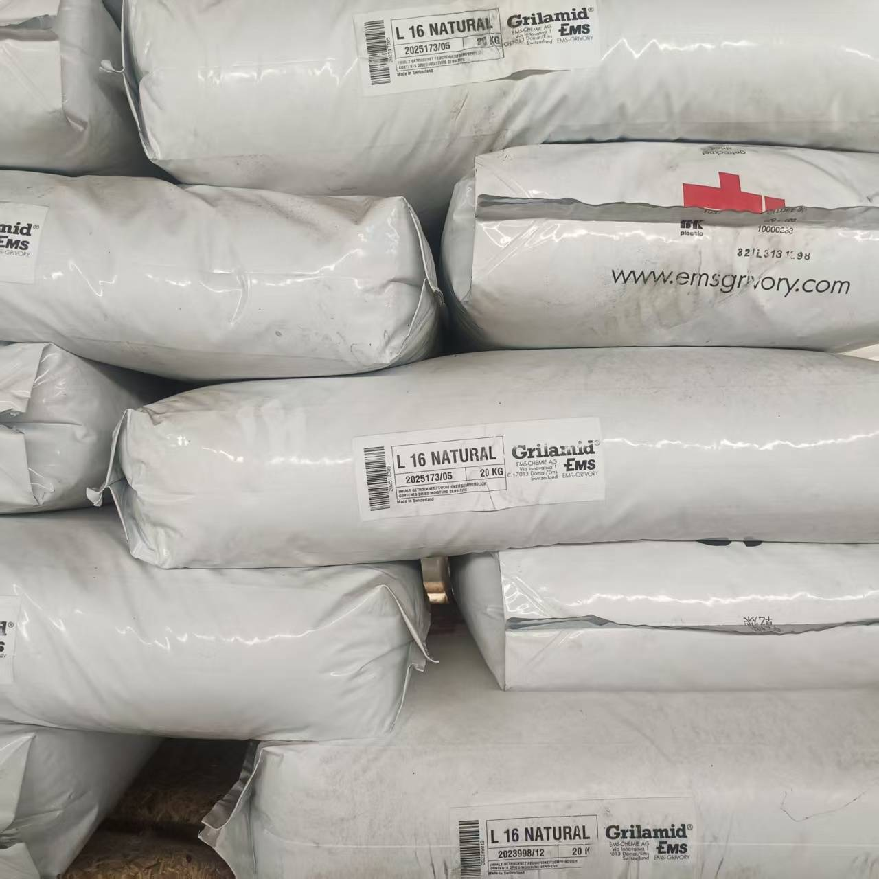 PA12 L 16 NATURAL Thụy Sĩ EMS